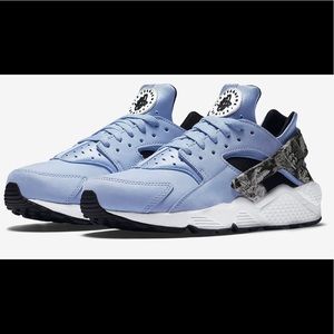 Used baby blue Huaraches